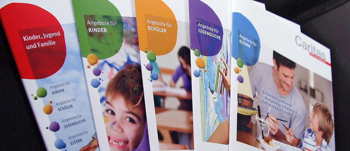 Mappe und Broschüren für Handlungsfeld Kinder, Jugend und Familie der Caritas München und Freising